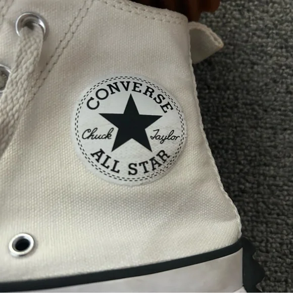 Converse Run Star Hike Lugged Hi Top in Cream, Black, & Gum Women’s Size 7 - Picture 3 of 16
